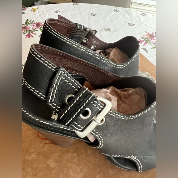 Ladies Bernardo Leather Sandals - Picture 7 of 13